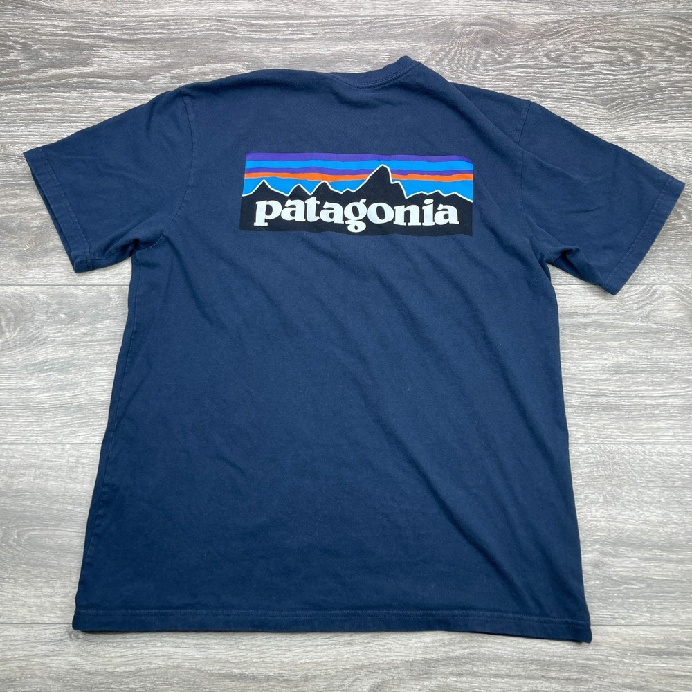 Patagonia Shirt Men Medium Navy Blue Graphic Scenic Mountain Gorpcore Pocket Tee - Picture 5 of 8